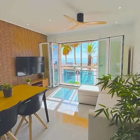 Espectacular Piso Reformado 1a Linea De Playa פואנגירולה