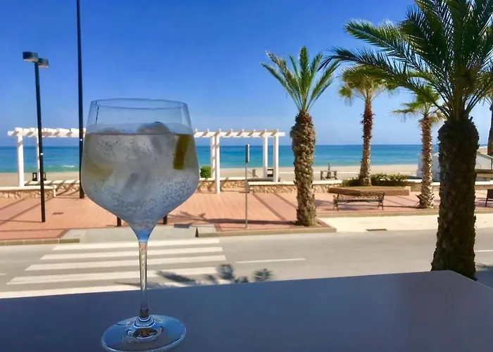 Espectacular Piso Reformado 1a Linea De Playa Appartamento