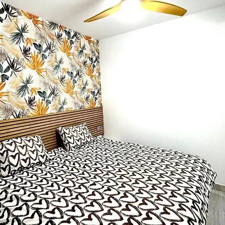 Espectacular Piso Reformado 1a Linea De Playa Апартаменти *