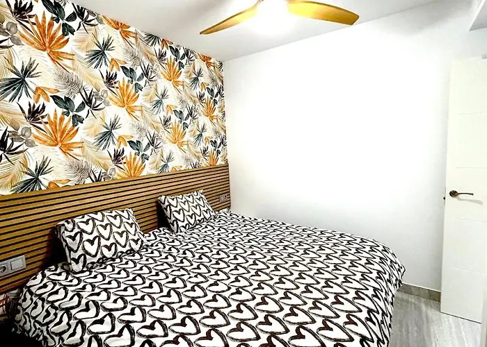 Espectacular Piso Reformado 1a Linea De Playa Апартаменти *