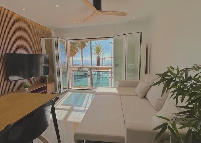 Espectacular Piso Reformado 1a Linea De Playa Апартаменти Фуенхірола