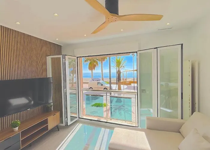 Espectacular Piso Reformado 1a Linea De Playa Апартаменти *