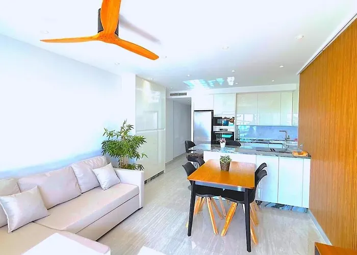 Espectacular Piso Reformado 1a Linea De Playa * Фуенхірола