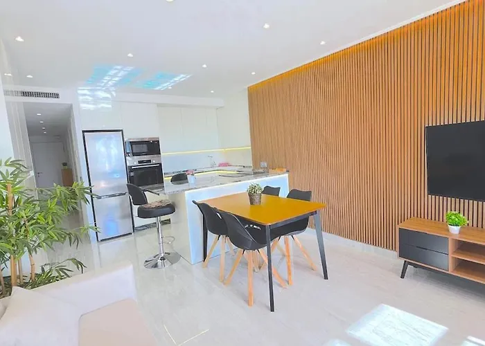 Espectacular Piso Reformado 1a Linea De Playa Апартаменти Фуенхірола