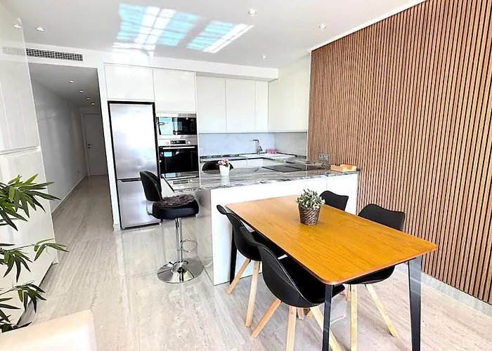 Espectacular Piso Reformado 1a Linea De Playa Фуенхірола